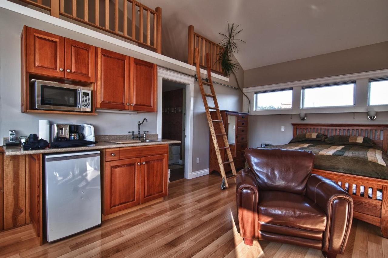 Birds Of A Feather Victoria Oceanfront Studio Suites Colwood Εξωτερικό φωτογραφία