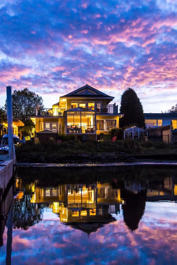 Birds Of A Feather Victoria Oceanfront Studio Suites Colwood Εξωτερικό φωτογραφία