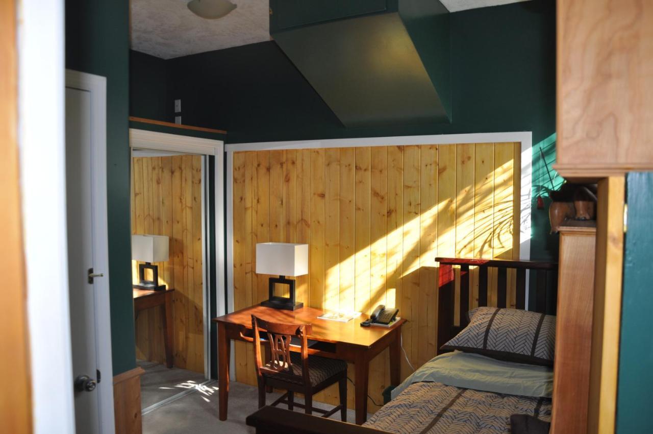 Birds Of A Feather Victoria Oceanfront Studio Suites Colwood Εξωτερικό φωτογραφία