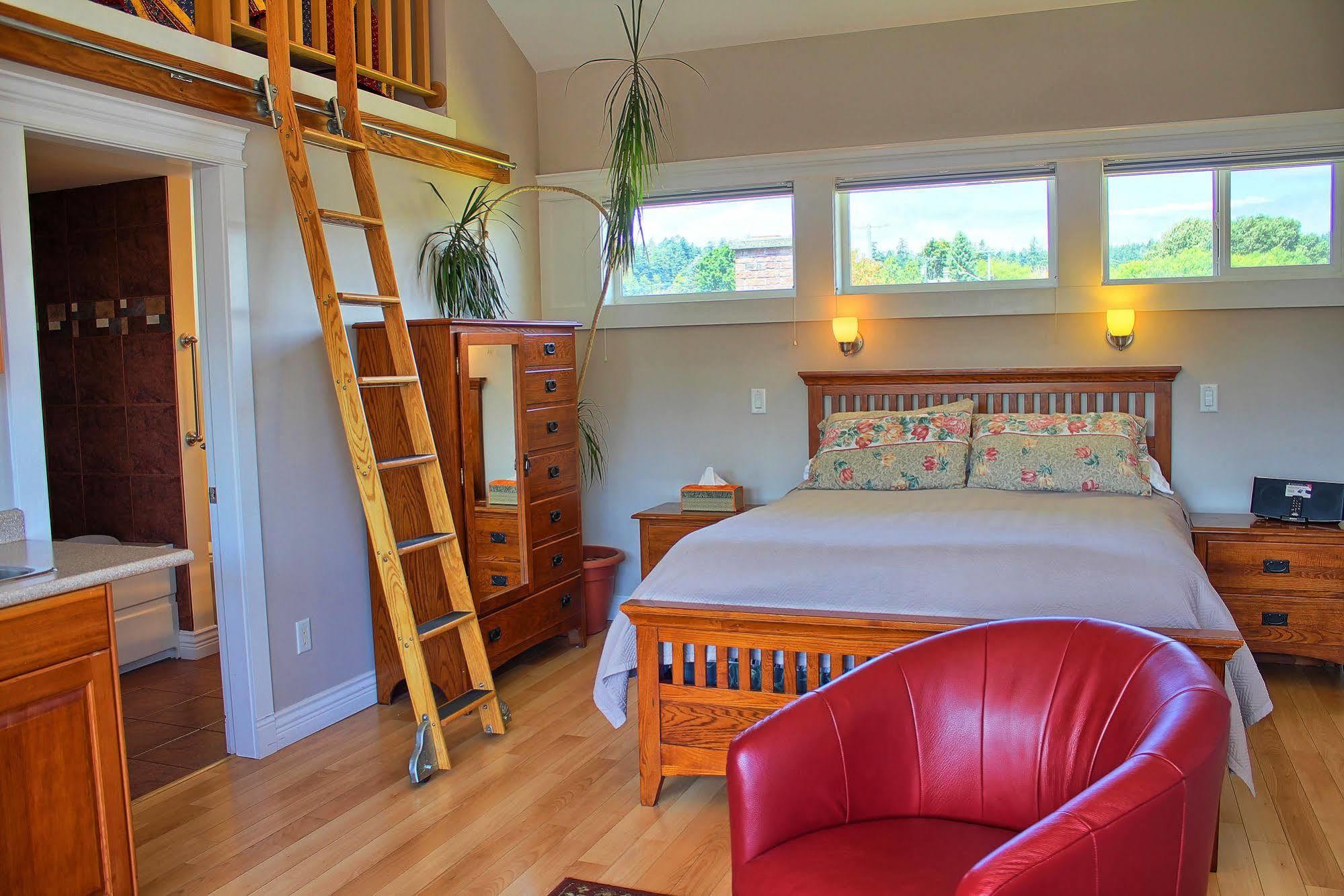 Birds Of A Feather Victoria Oceanfront Studio Suites Colwood Εξωτερικό φωτογραφία