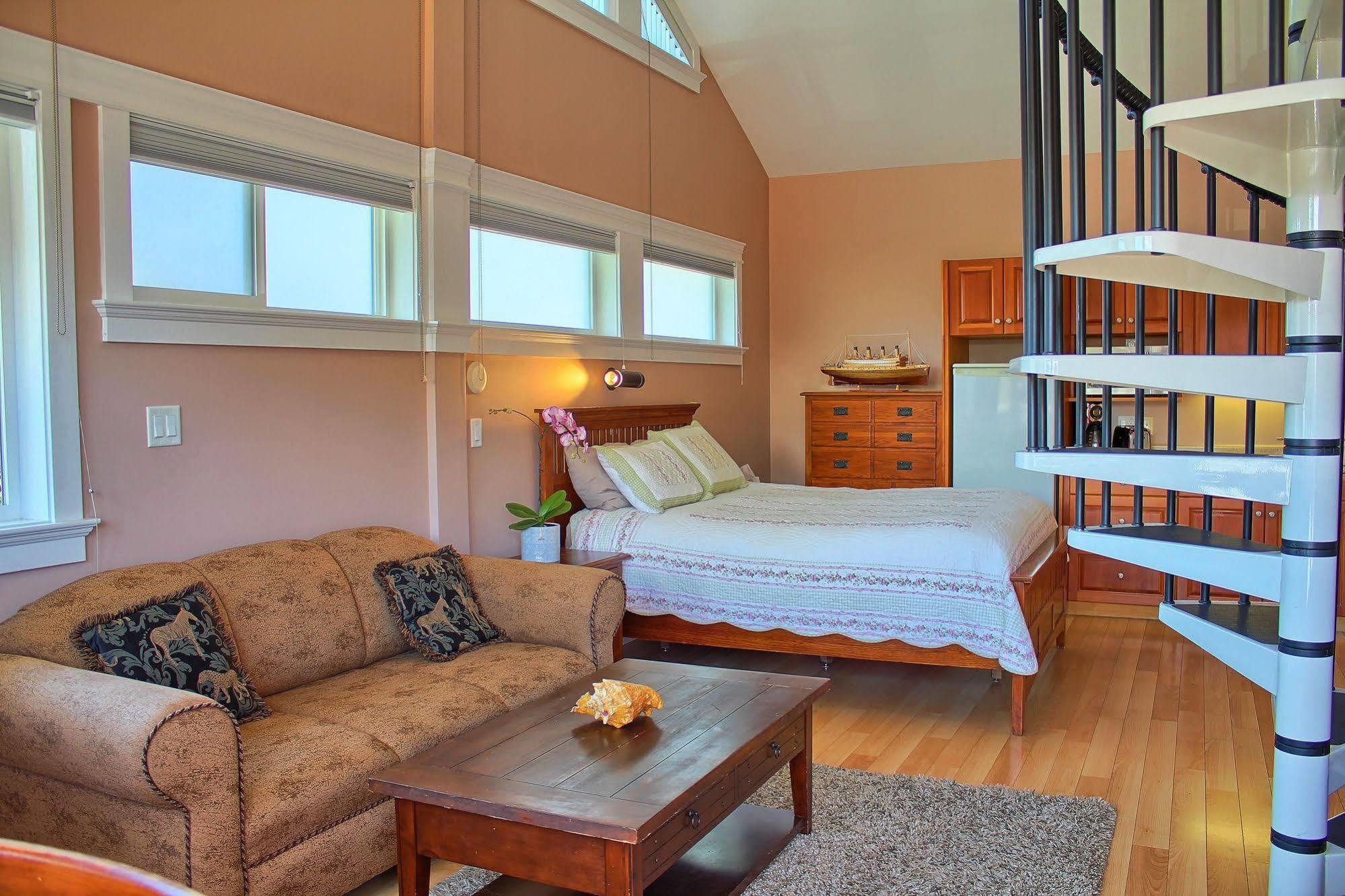 Birds Of A Feather Victoria Oceanfront Studio Suites Colwood Εξωτερικό φωτογραφία