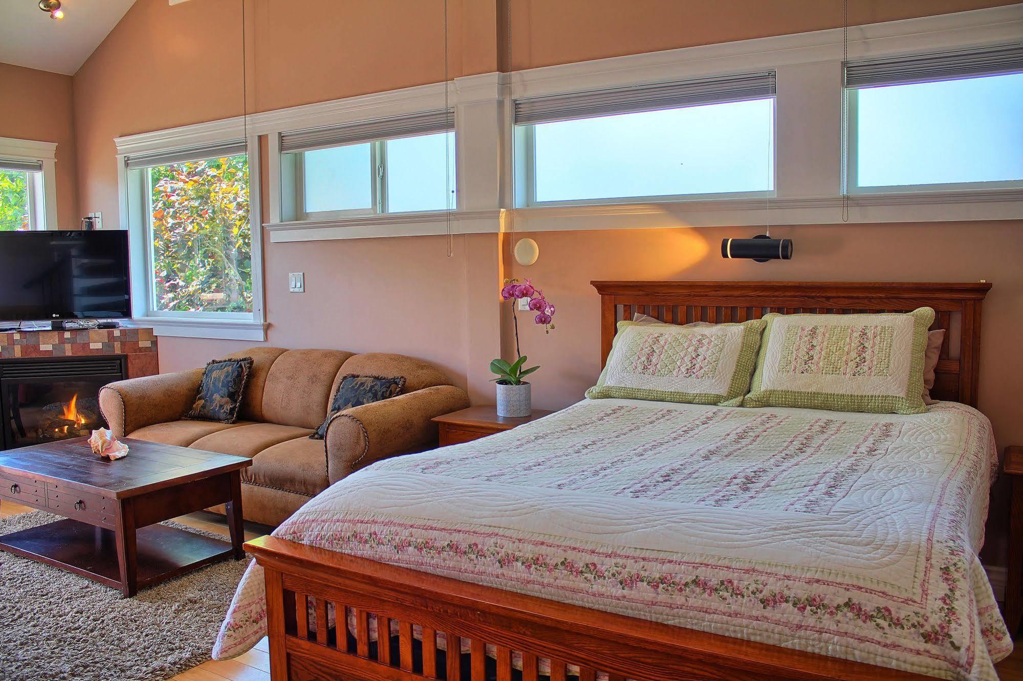 Birds Of A Feather Victoria Oceanfront Studio Suites Colwood Εξωτερικό φωτογραφία