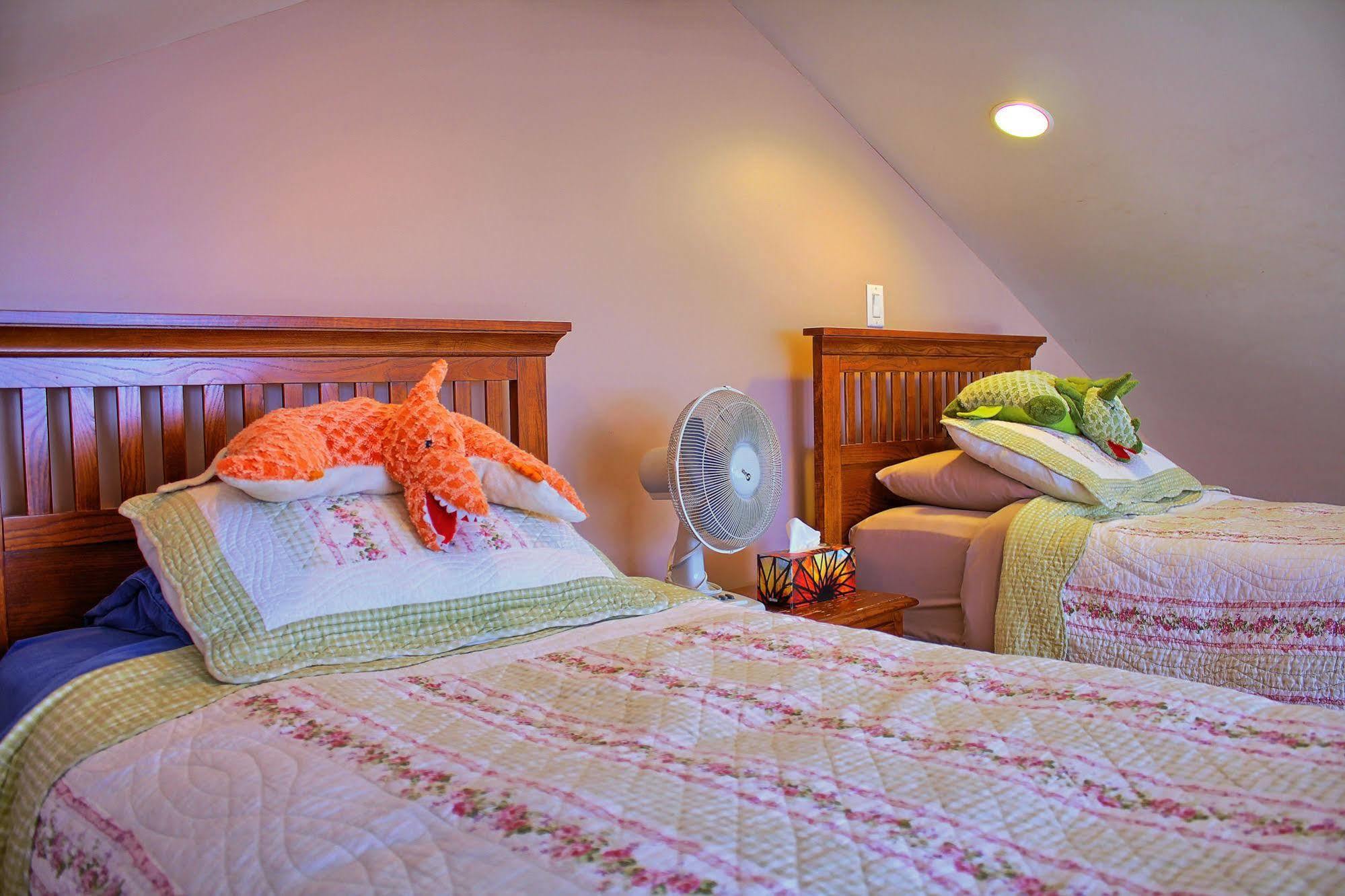 Birds Of A Feather Victoria Oceanfront Studio Suites Colwood Εξωτερικό φωτογραφία