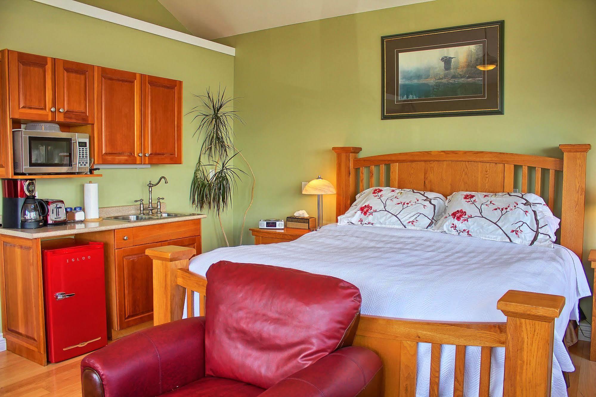 Birds Of A Feather Victoria Oceanfront Studio Suites Colwood Εξωτερικό φωτογραφία